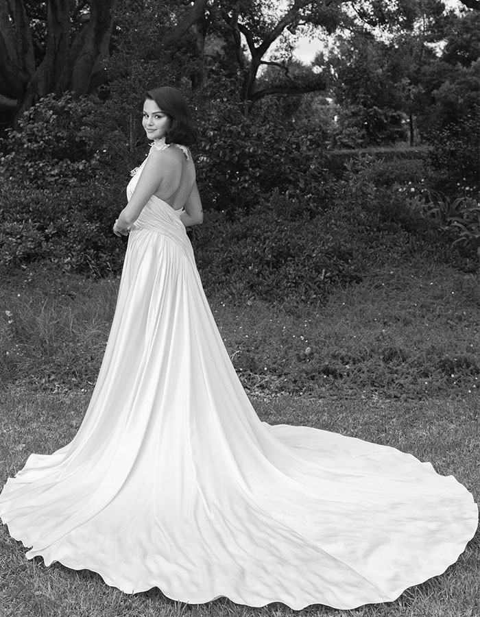 &ldquo;Poor Bieber&rdquo;: Selena Gomez&rsquo;s Wedding Photo Dump Has Everyone Talking