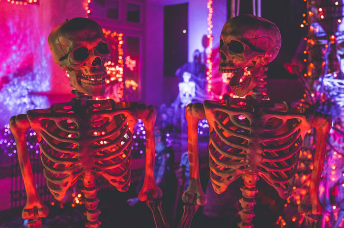 50 Of The Wildest “We Need To Leave Right Now” Stories