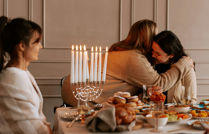 “He Went To Therapy”: 42 Daycare Workers Share The Shocking Family Secrets They Heard