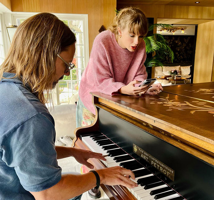 Mom of late Taylor Swift friend shares emotional moment at piano inspired by hit song after 15 years of silence