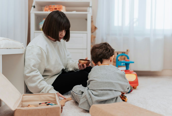 “He Went To Therapy”: 42 Daycare Workers Share The Shocking Family Secrets They Heard