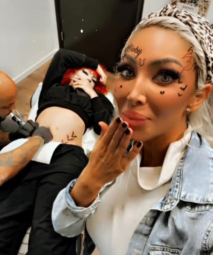 Farrah Abraham beside her daughter getting a pelvic tattoo, sparking controversy over the 16-year-old's tattoo decision. Farrah Abraham beside her daughter getting a pelvic tattoo, sparking controversy over the 16-year-old's tattoo decision.