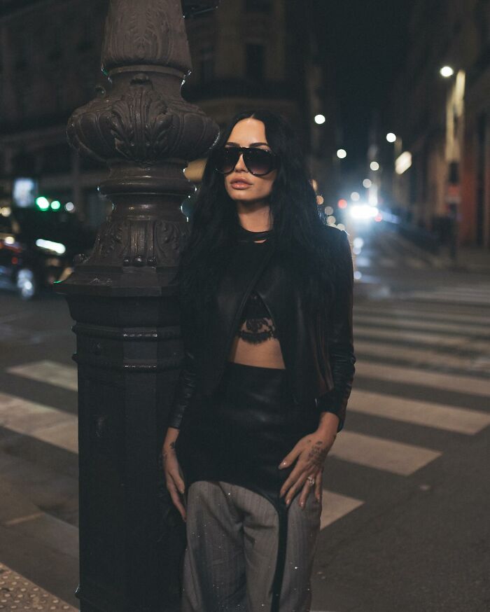 "Arrest The Surgeon Yesterday": Demi Lovato&rsquo;s Dramatic New Look Sparks Plastic Surgery Speculation