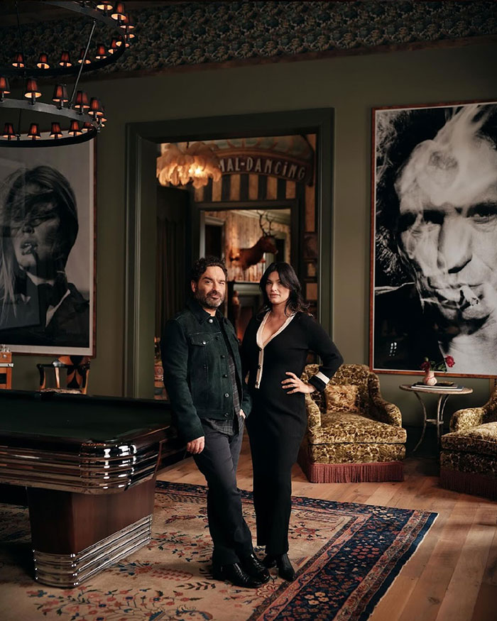 &lsquo;Big Bang Theory&rsquo; Star Johnny Galecki Shares Rare Family Pictures From Disney World, And Fans Love It