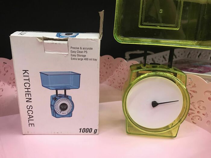Green kitchen scale next to its box, showing a careless online shopping fail with mismatched design and function.