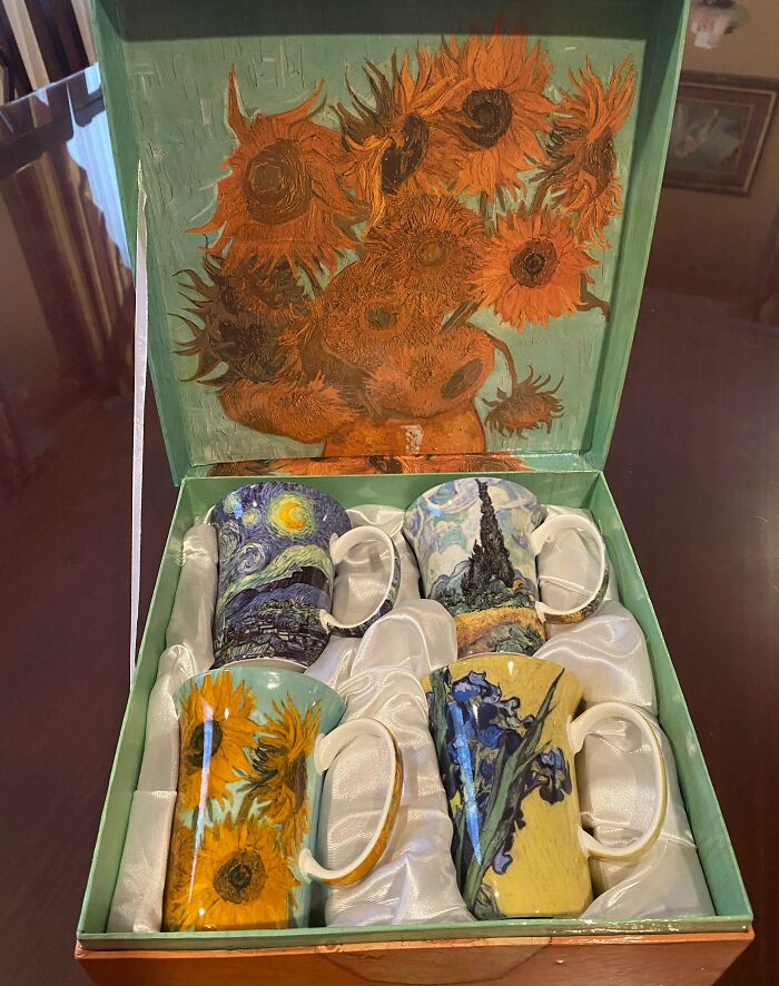 Set of four art-inspired mugs featuring famous paintings in a gift box, perfect thrift store jackpot find for lucky shoppers.