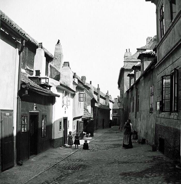 Old black and white photo of a narrow street with historic buildings showing what a world capital looked like before modern times.