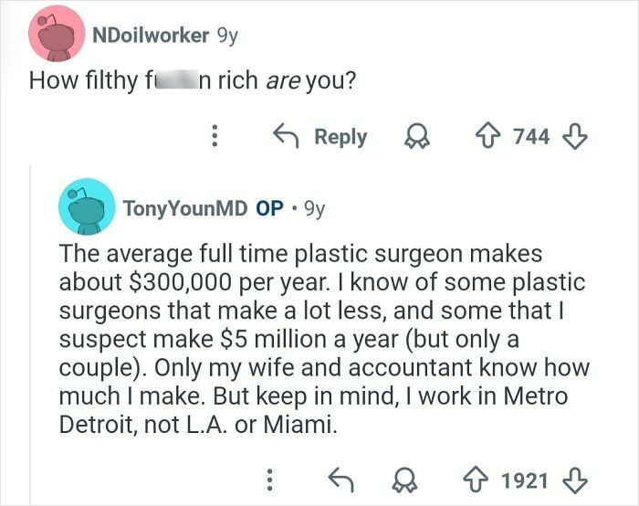 Reddit thread with a plastic surgeon revealing average earnings, highlighting honest answers from plastic surgeons about cosmetic work.