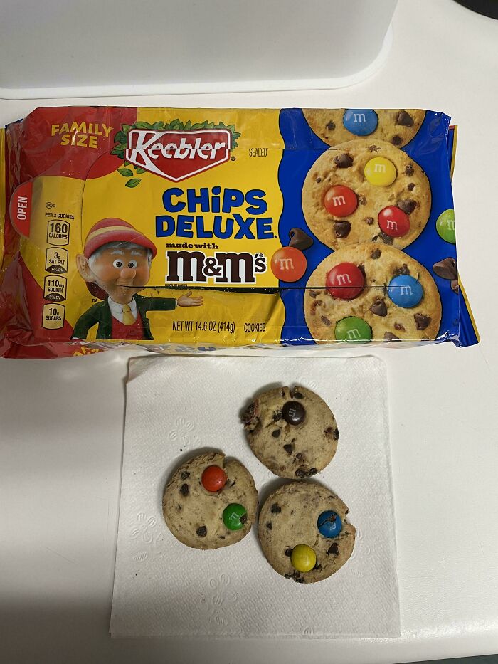 Keebler Chips Deluxe cookies packaging misleading with fewer M&M candies than shown on box in product packaging.