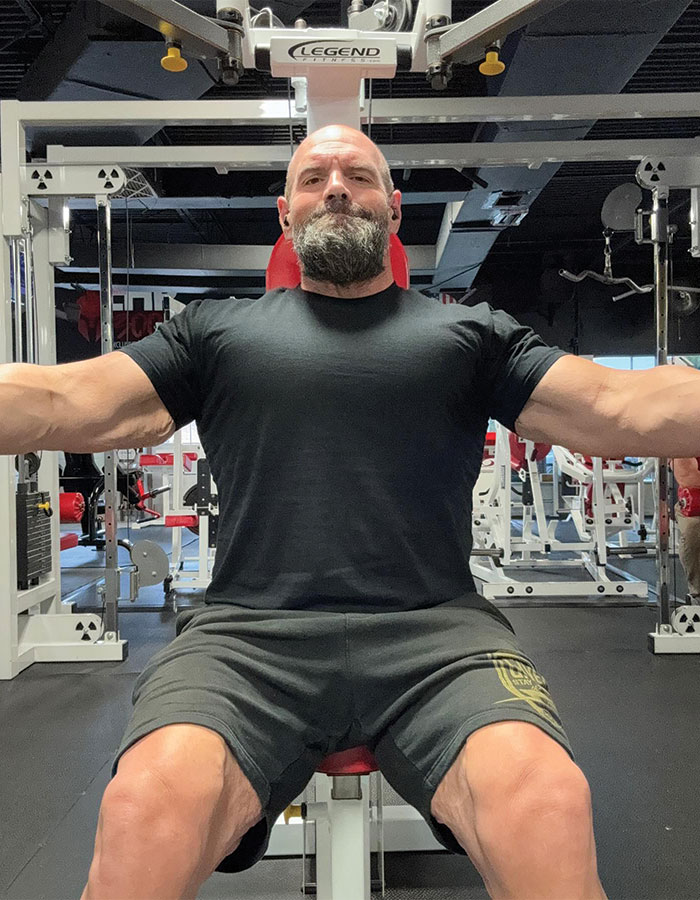 My Name Is Earl actor showing muscular arms and new look while working out in a gym, embracing fitness transformation.