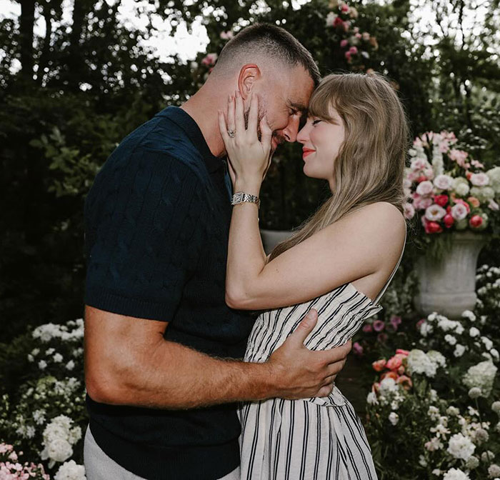 Taylor Swift's New Album Torn Apart For Allegedly Promoting Racism, Homophobia, And More Taylor Swift's New Album Torn Apart For Allegedly Promoting Racism, Homophobia, And More