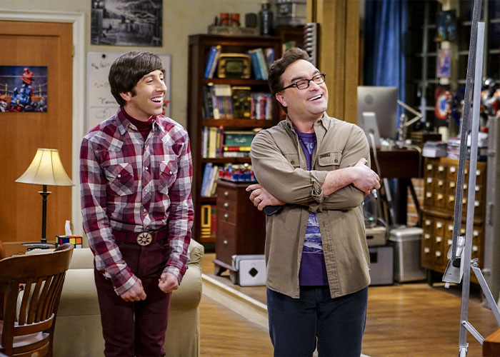 &lsquo;Big Bang Theory&rsquo; Star Johnny Galecki Shares Rare Family Pictures From Disney World, And Fans Love It