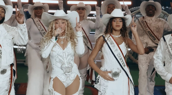 Beyonc&eacute; Fans Have Wild Reactions After Her Daughter, Blue Ivy, Turns Heads In Pink Dress