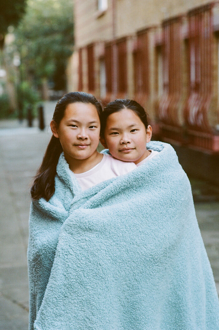 Eleonora Collini’s Twin Portraits Reveal How Similar And Different Siblings Can Be (26 Pics)