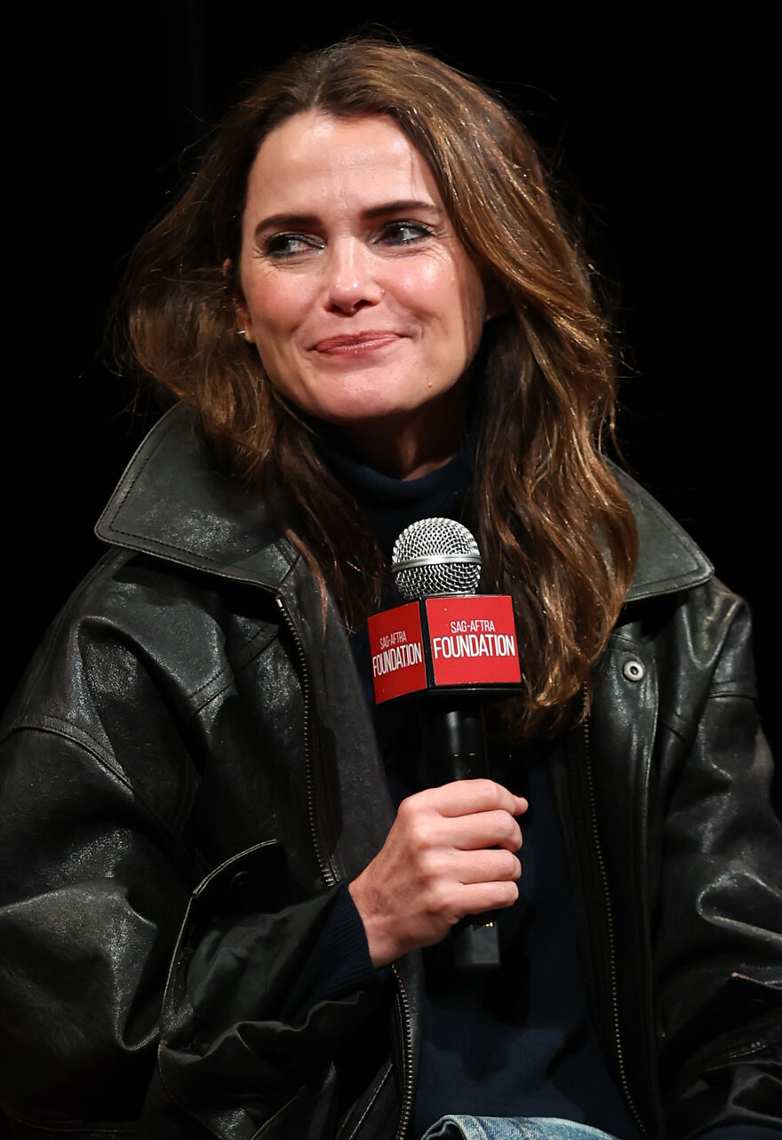Keri Russell speaking at a SAG-AFTRA Foundation event, addressing Hollywood's growing plastic surgery trend.