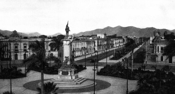 Historic photo showing a city square and architecture in one of the world’s capitals before modern times.