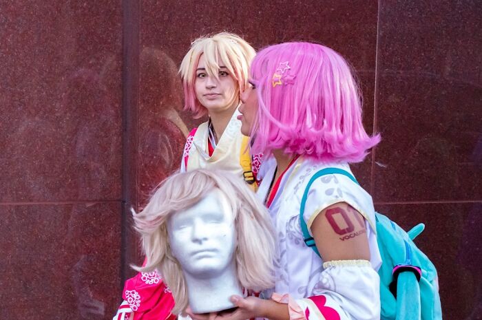 Street photographer captures humor and chaos in everyday life with vibrant cosplay and playful street scenes.