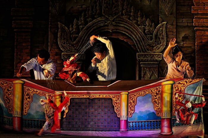 Three puppeteers performing a traditional show, captured through Harjanto Sumawan’s lens highlighting life’s beauty.