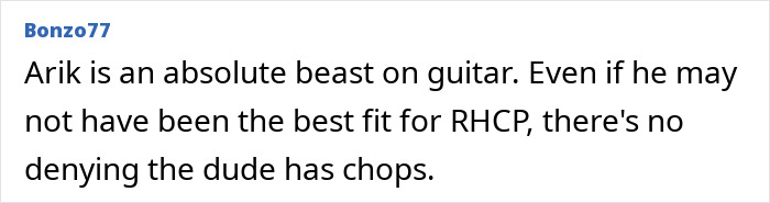 Screenshot of a forum comment praising a former Red Hot Chili Peppers star&rsquo;s guitar skills amid homelessness.