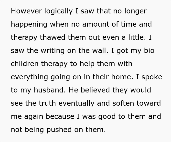 Text excerpt about mom poisoning kids against stepmom, therapy attempts, and strained family relationships.