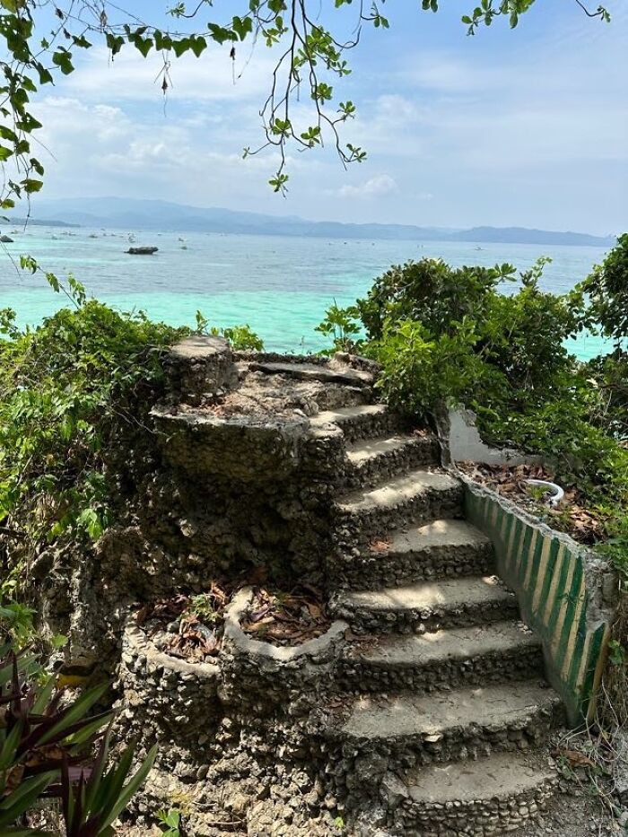 In Honor Of Spooky Season And My Questionable Travel Choices, I Went Solo To 3 Ghostly Resort Towns