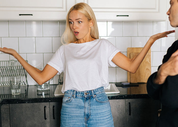 Woman calls out brother in kitchen, expressing frustration about having four kids with four different women.