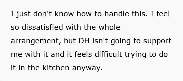 Text showing a mom expressing frustration about fighting a losing battle to eat together with family due to many hurdles.