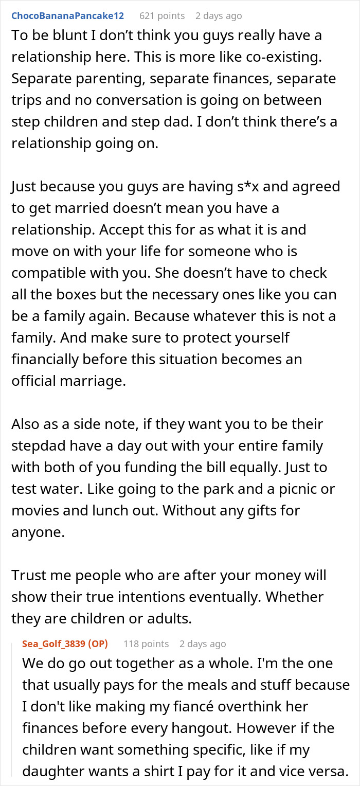 Screenshot of a Reddit discussion about a guy refusing to be a step-father to fianc&eacute;e&rsquo;s children demanding gifts.