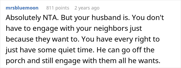 Reddit comment discussing a mom of 3 using a privacy sheet to avoid talkative neighbors, husband says she&rsquo;s rude.