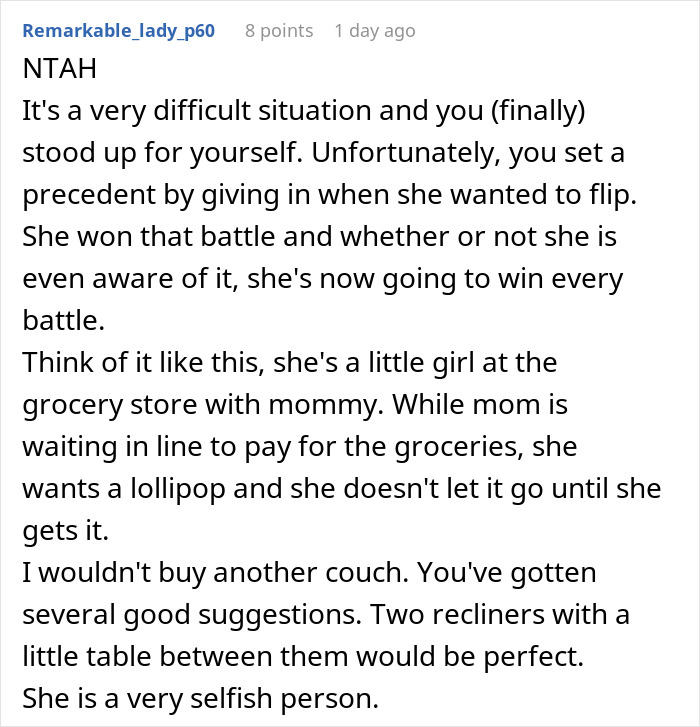 Reddit comment discussing a woman&rsquo;s roommate dispute over paying more for a new couch due to damage concerns.