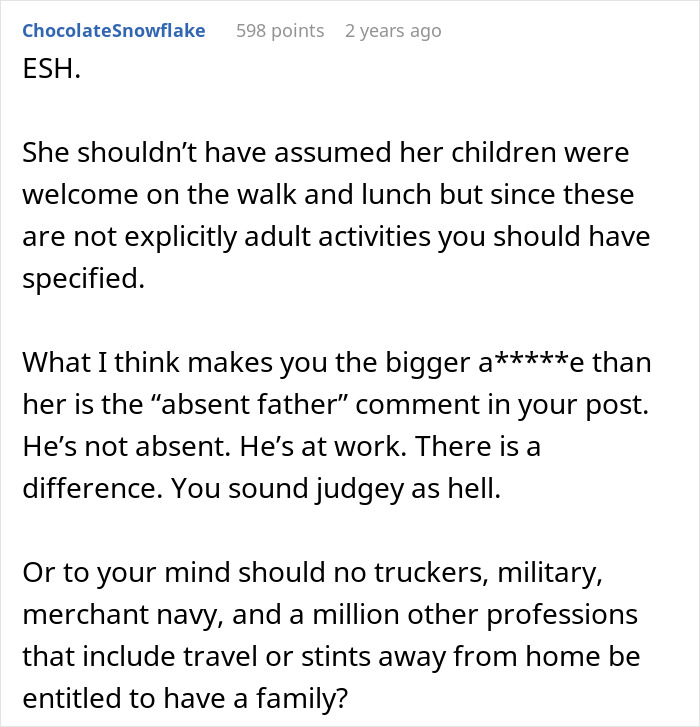 Comment discussing a mom of 4 bringing kids to group activities and neighbor's reaction to it.