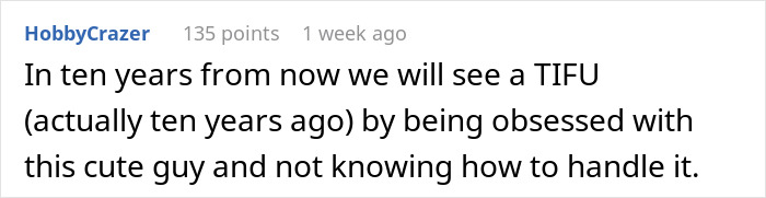 Screenshot of a Reddit post discussing a guy finding hundreds of creepy pics his girlfriend secretly took after 5 weeks.