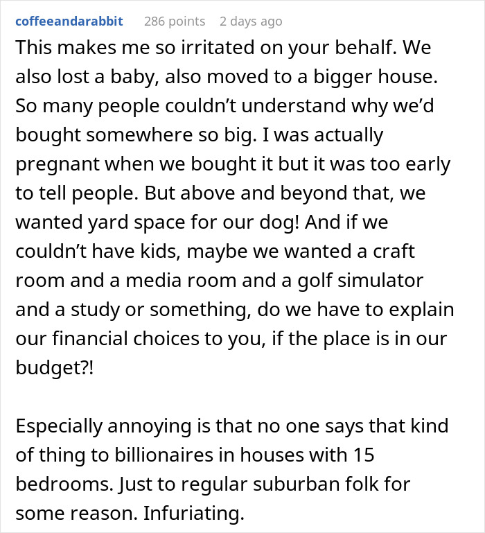 Commenter shares heartbreaking reply to nosy neighbor shaming couple for owning big home with no kids.