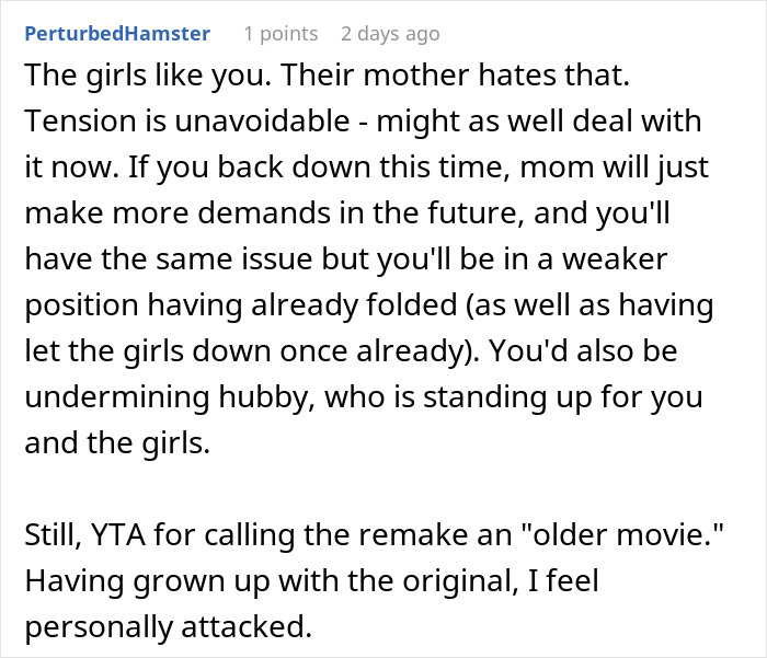 Alt text: Online discussion about twins wanting to include stepmom in group Halloween costume while mother objects to idea