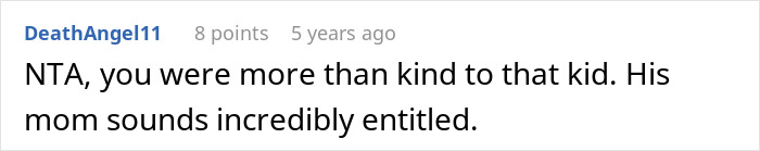 Screenshot of an online comment discussing a teen refusing to entertain a stranger&rsquo;s kid during a long flight and the mom&rsquo;s reaction.