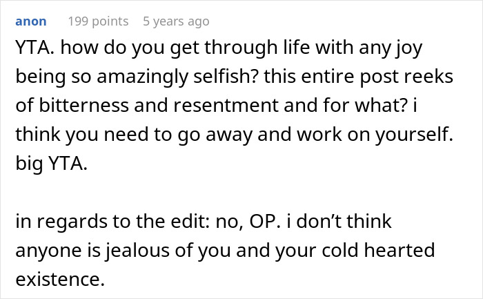 Screenshot of an online comment calling out selfishness in a family emergency involving kicking out sister&rsquo;s kids.