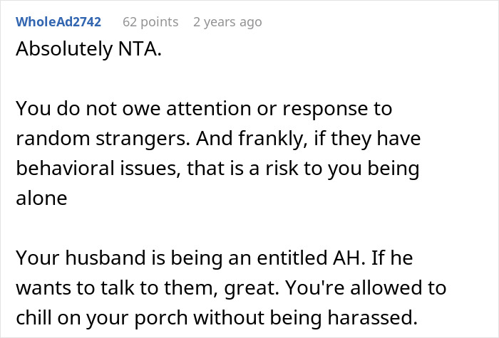 Screenshot of an online comment defending a mom escaping talkative neighbors using a privacy sheet.