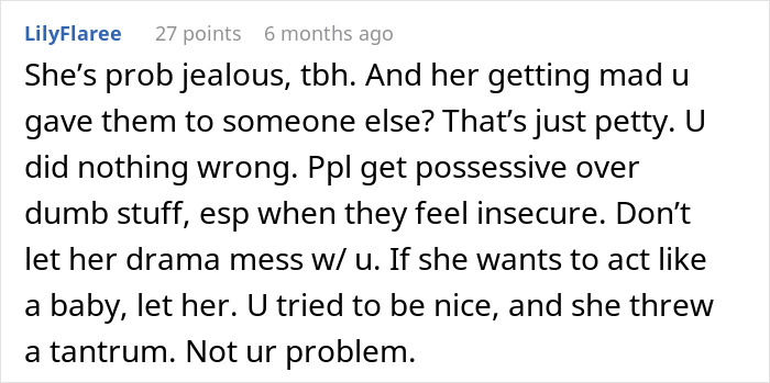 Text comment discussing a woman losing it after a coworker offers her old clothes she’s too skinny for. Text comment discussing a woman losing it after a coworker offers her old clothes she’s too skinny for.