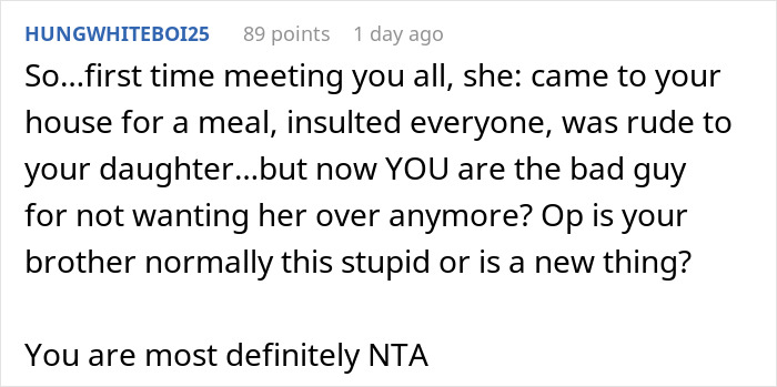Screenshot of a Reddit comment defending a man not allowing his girlfriend to attend Christmas after offending his sibling. Screenshot of a Reddit comment defending a man not allowing his girlfriend to attend Christmas after offending his sibling.
