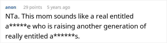 Screenshot of an online comment discussing a teen refusing to entertain a stranger&rsquo;s kid on a long flight and criticizing the mom.
