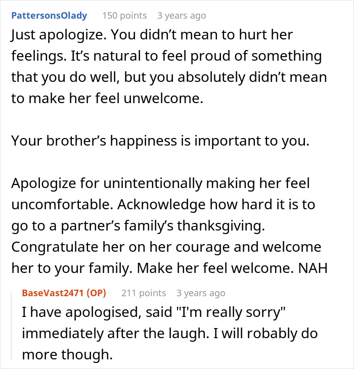 Text comments on a forum about a man starting a roast by mocking his sister&rsquo;s food and his girlfriend&rsquo;s reaction.