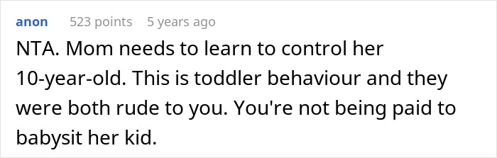 Screenshot of an online comment discussing a teen refusing to entertain a stranger's kid on a long flight and the mom's reaction.