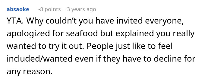 Screenshot of a Reddit comment discussing a woman inviting only some members of her friend group for dinner and the resulting issues.