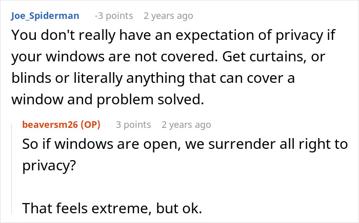 Online discussion about privacy expectations when windows are uncovered, highlighting neighbor conflicts and privacy concerns.