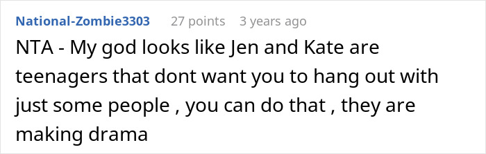 Comment discussing a woman inviting only some members of her friend group for dinner, causing drama among teenagers.