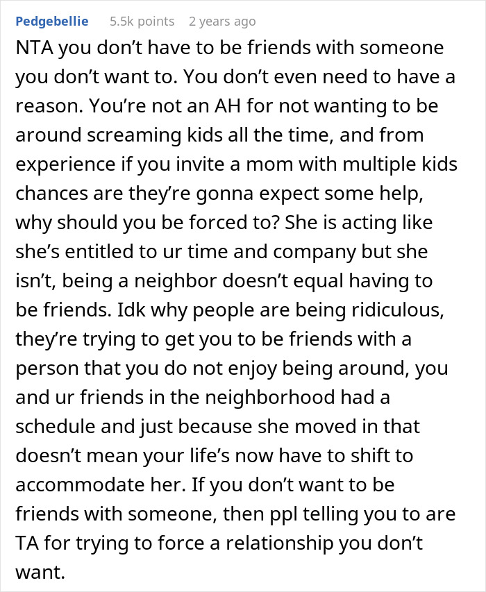 Comment discussing a mom of 4 bringing kids to group activities and causing frustration among neighbors.