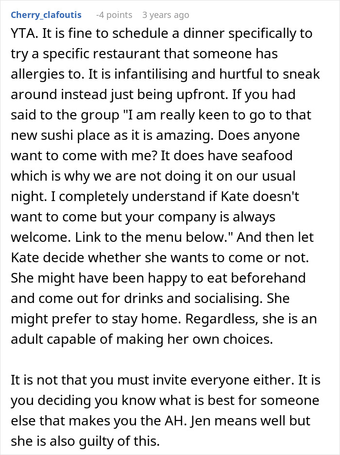 Comment discussing a woman inviting only some members of her friend group for dinner and the resulting conflict.
