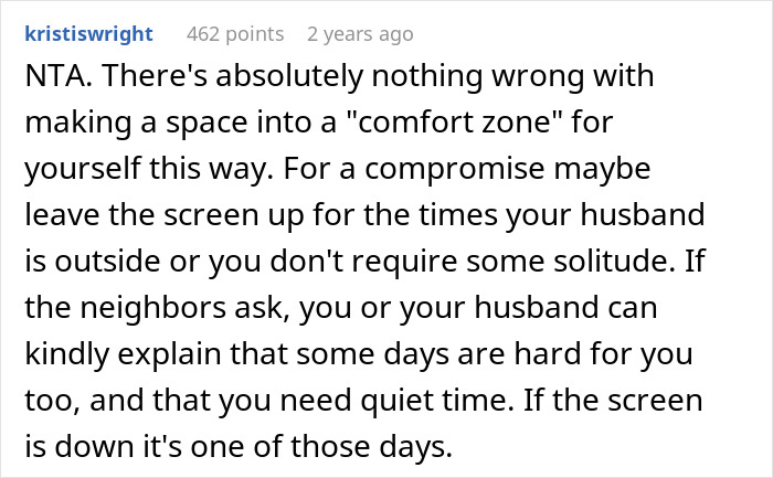 Comment discussing a mom of 3 using a privacy sheet to escape talkative neighbors while her husband calls it rude.