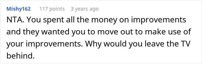 Screenshot of a Reddit comment discussing parents kicking out daughter and taking her remodeled room, with 117 points.