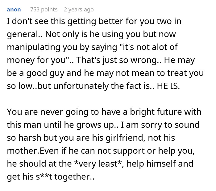 Reddit comment criticizing a man with debt asking his girlfriend to take a loan for a $1.5K Spiderman costume purchase.